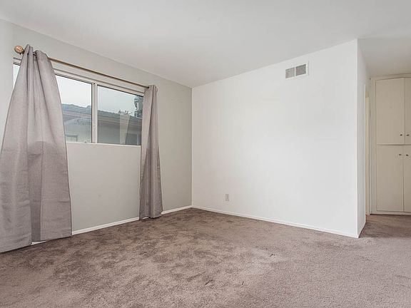 5th image of 18619 Collins St APT F25