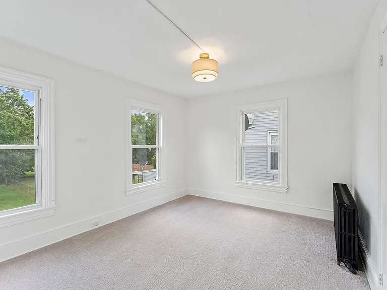 213 N 6th St — Photo 4