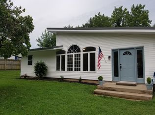 305 Myrtle St, Marionville, MO 65705