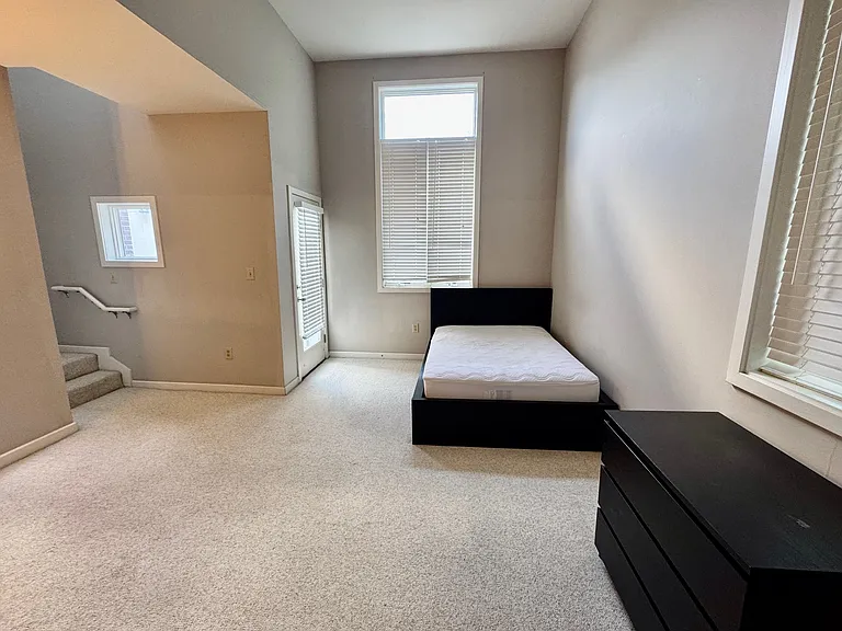 401 10th St NW #D211 — Photo 9