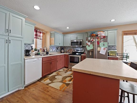 4th image of 1107 9th St NE