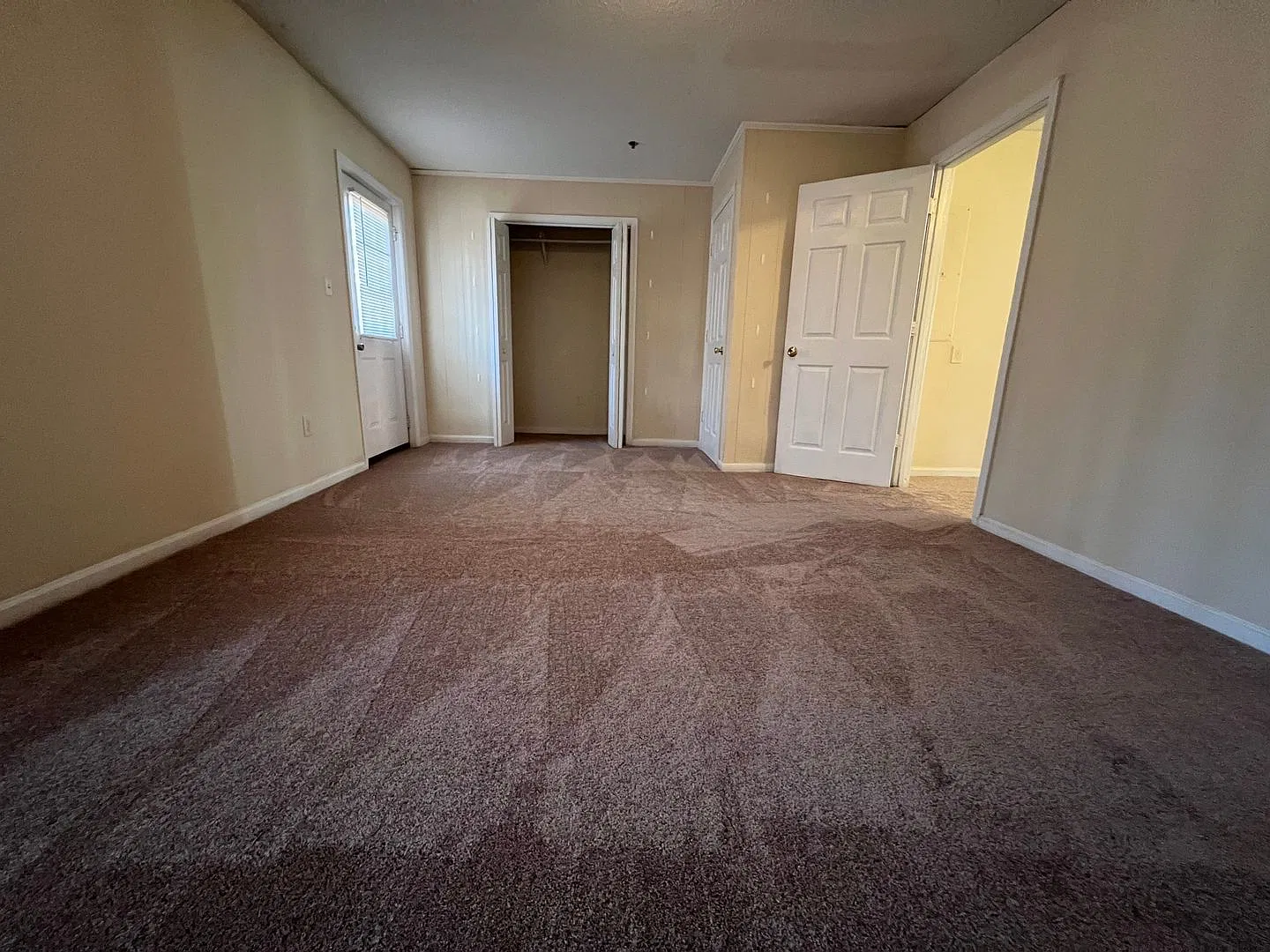 3 story, Five- bedroom Condo! — Photo 2
