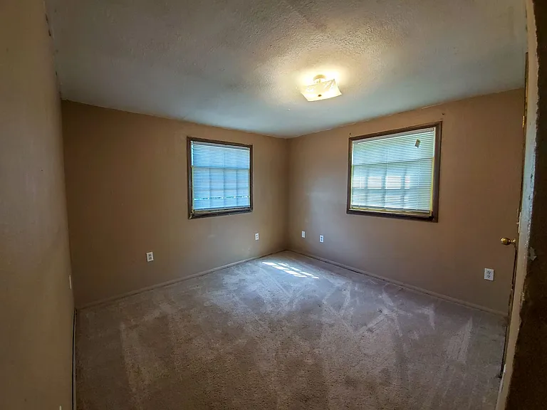 310 E Washington St — Photo 24