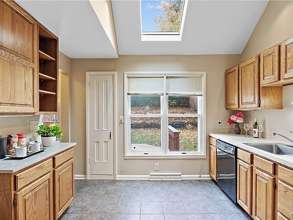 4th image of 503 Crawford Ave