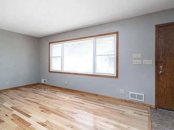 3rd image of 602 Moundsview Ave