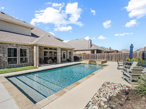 104 Sweetleaf Dr, Red Oak, TX 75154
