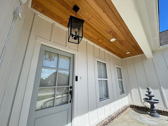 2nd image of 521 Walker Cir