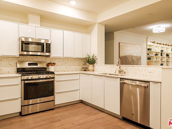 4th image of 5253 Vantage Ave Unit 105