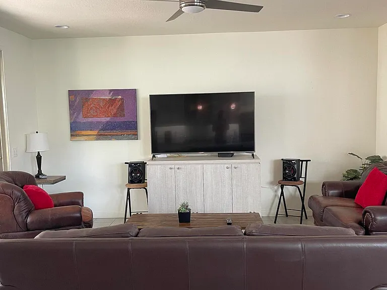 2382 W Gloria Ln — Photo 8