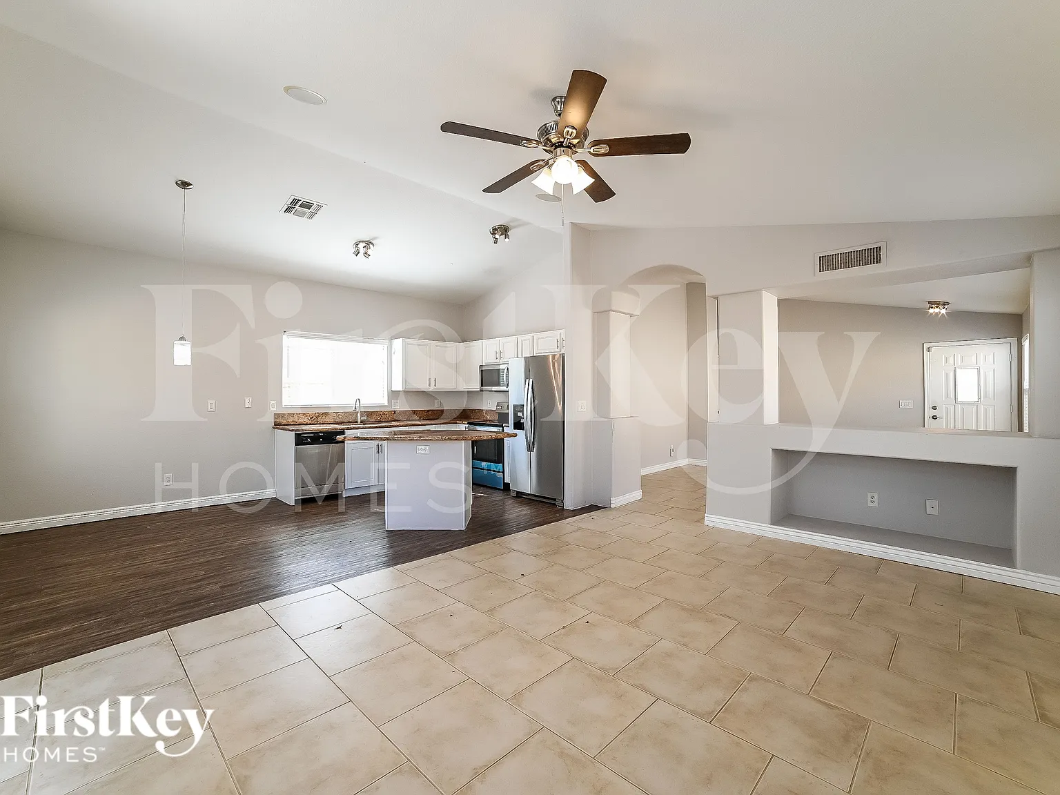 3 bed, 2.0 bath, 1401 sqft, $2,440 — Photo 4