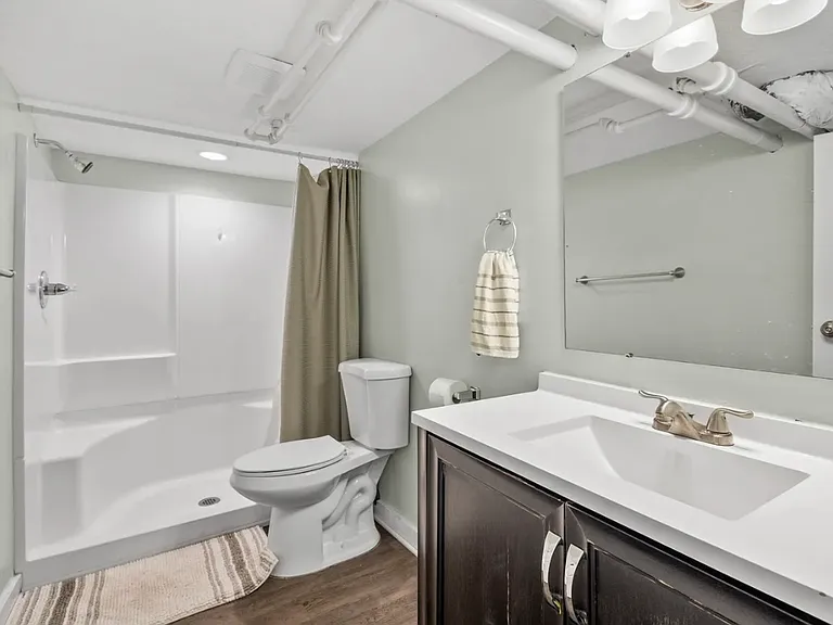 319 Earl St — Photo 10