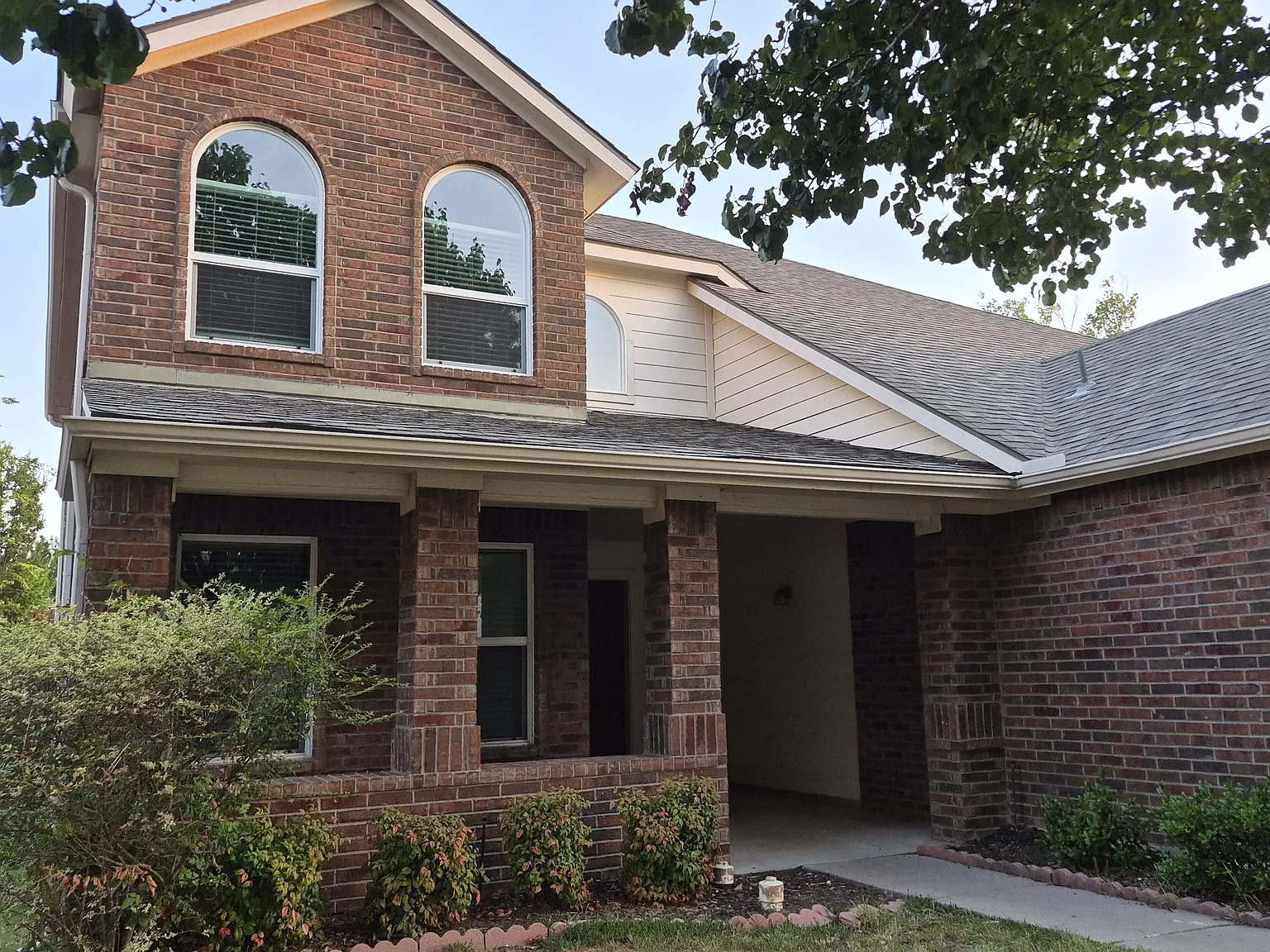 4 bed, 2.5 bath, 2495 sqft, $2,325 — Photo 3