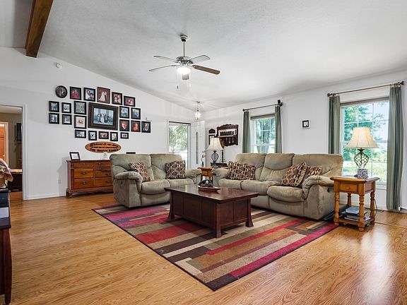 4th image of 15 Belfast Ct