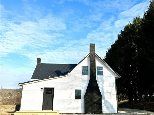 105 Church St, Glenford, OH 43739