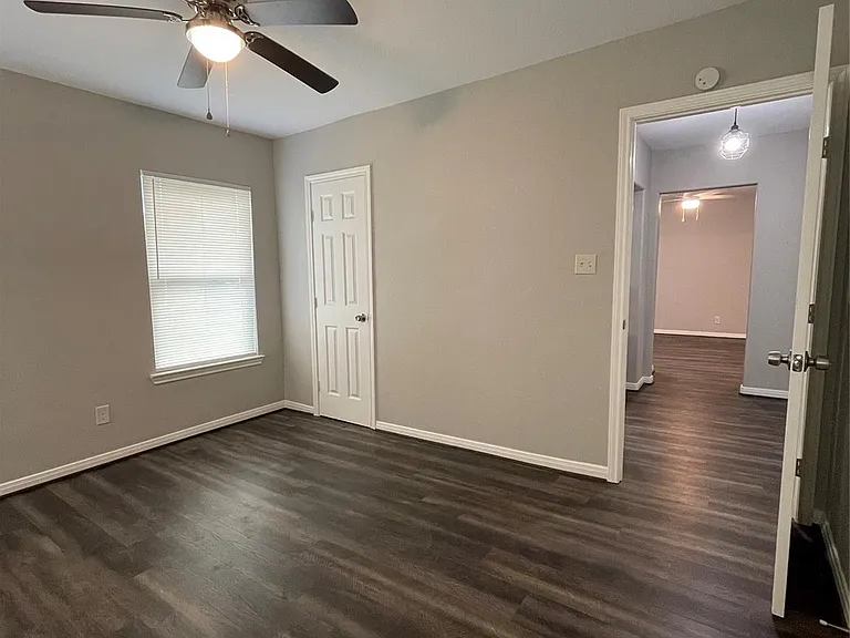 1735 W 8th St — Photo 18