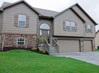 10811 N Oakland Ave, Kansas City, MO 64157