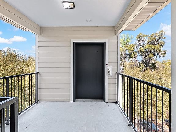 4th image of 1142 SW 9th Rd APT 402