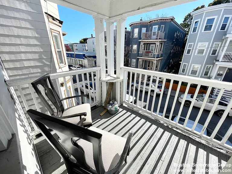 9 Taft St #2 — Photo 10