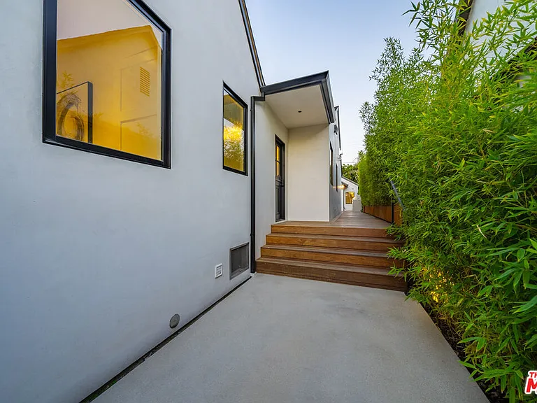 1222 S Genesee Ave — Photo 94