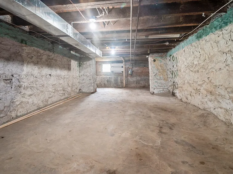 2728 Winchester St — Photo 22
