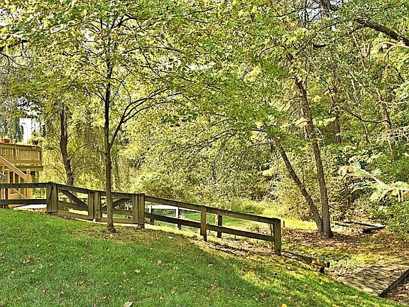 4th image of 262 Highmeadows Village Dr