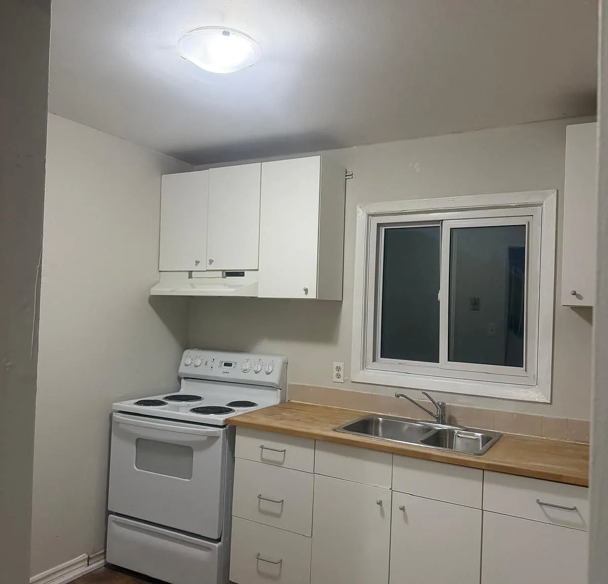 255 Porter St — Photo 3