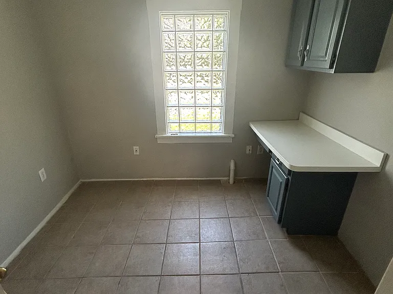 2447 Tremont St #FRONT — Photo 13