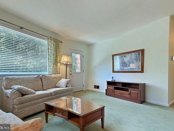 4th image of 4809 Wilwyn Way