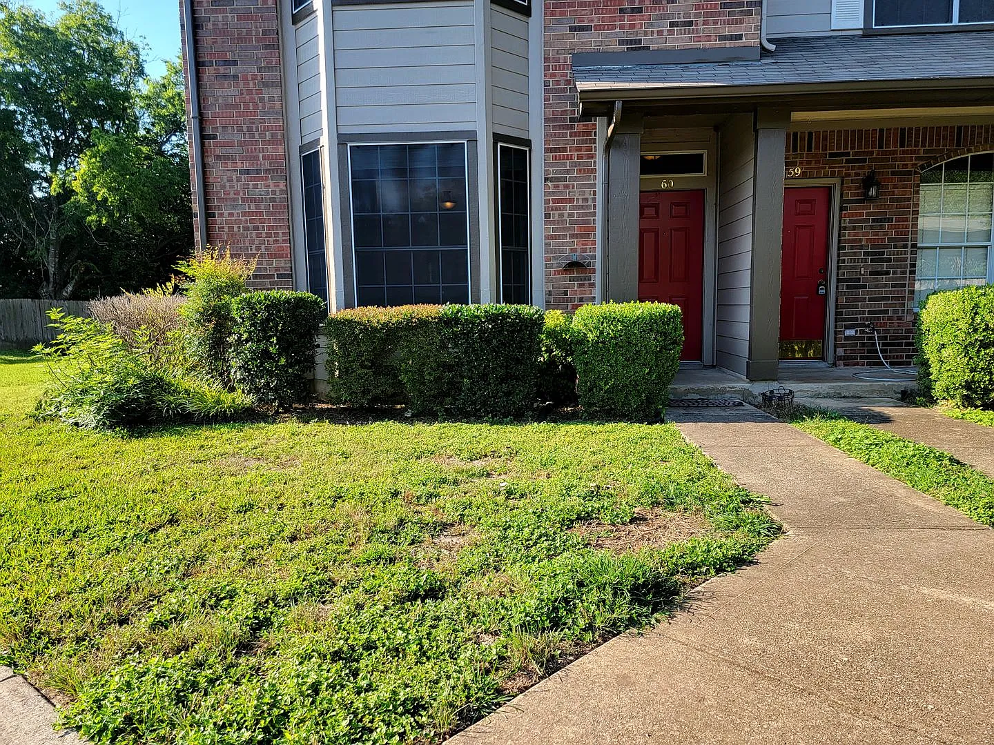 Spacious 3BR/2.5BA Townhome with Fireplace & Covered Patio Austin! — Photo 2