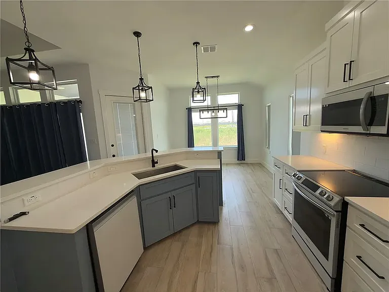 7721 Nadia Dr — Photo 24