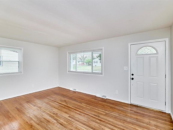 3rd image of 11884 Criterion Ave