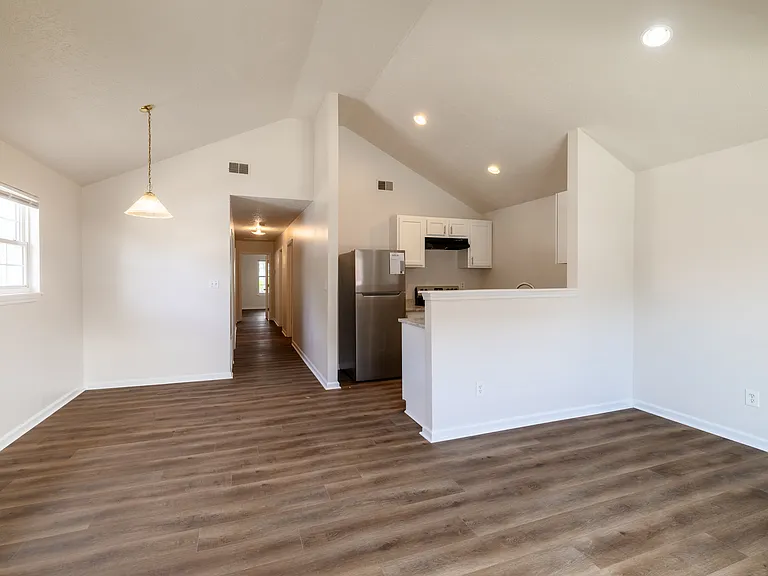 1823 Griffiths Ave — Photo 5