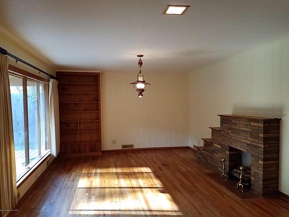 3rd image of 2217 Peach Tree St
