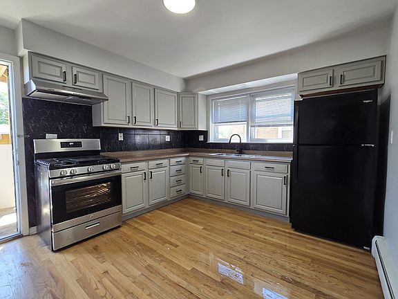 2nd image of 525 25th Ave
