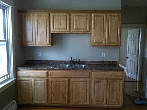 3rd image of 576 Wood St