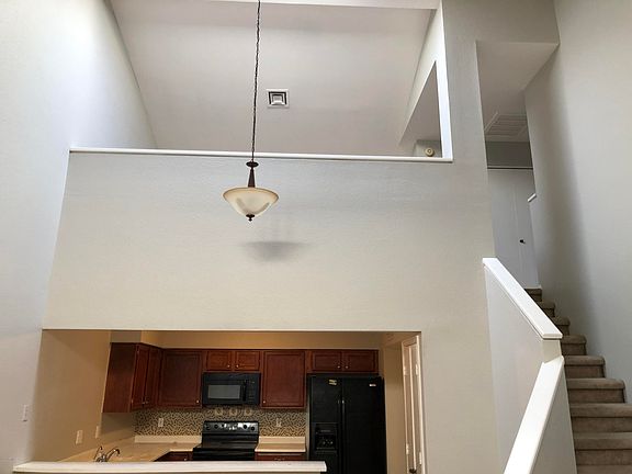 5th image of 3315 E Lavey Ln Unit 102