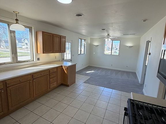 2nd image of 304 E Gruenwald Ave