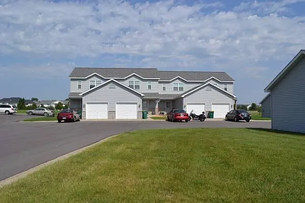 2 bed, 1.5 bath, 1800 sqft, $1,375 — Photo 1