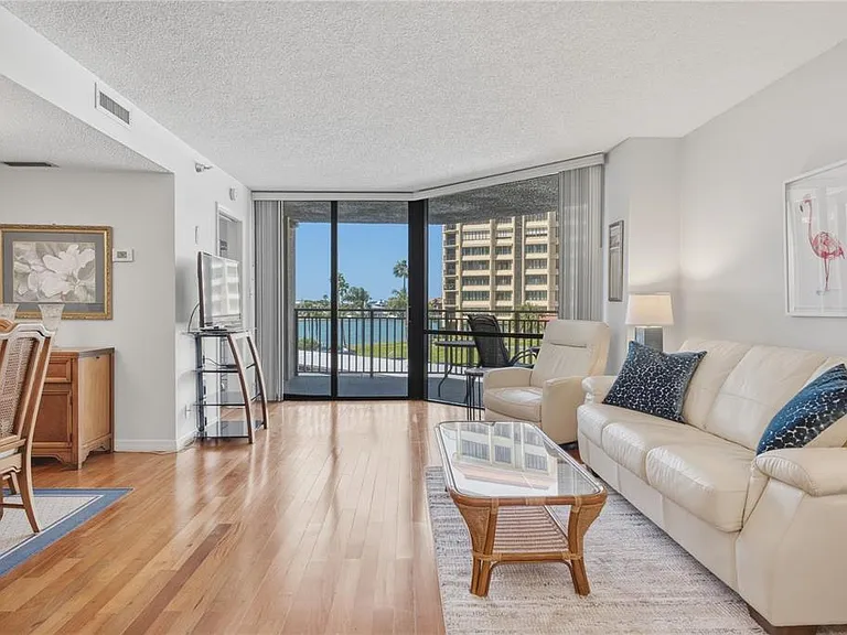 690 Island Way #307 — Photo 10