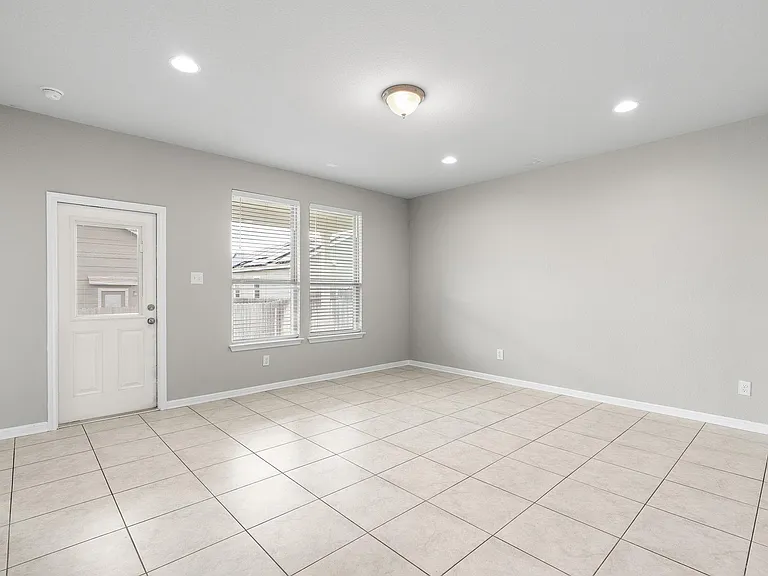 313 McLintock Rd — Photo 22