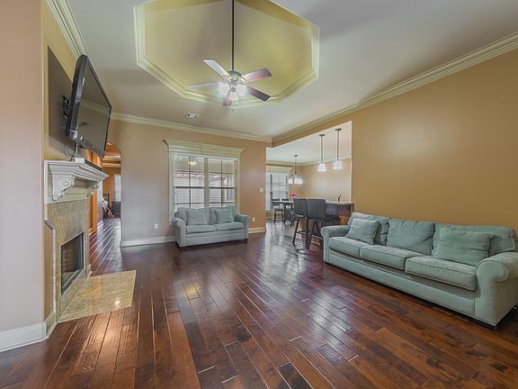 3rd image of 107 Crenshaw Dr