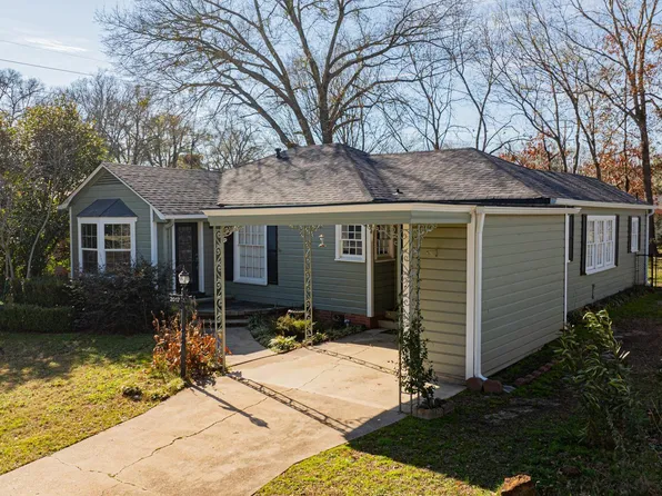 2017 Simmons St, Kilgore, TX 75662