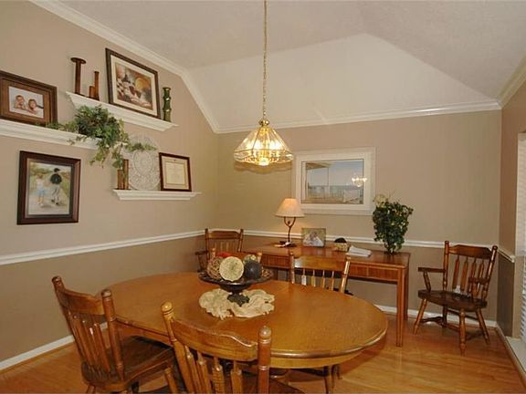 3rd image of 3114 Edgewood Dr