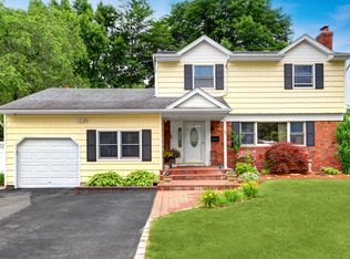 20 Dale Ln, Smithtown, NY 11787