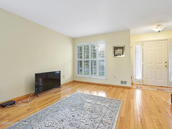5th image of 61 Society Hill Way