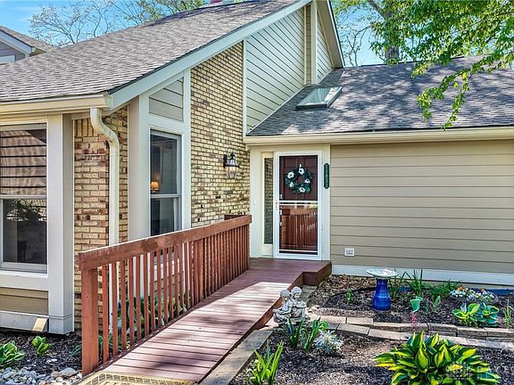 2nd image of 11831 Vaukvalley Ln
