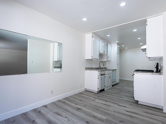 5th image of 5500 Lindley Ave Unit 120
