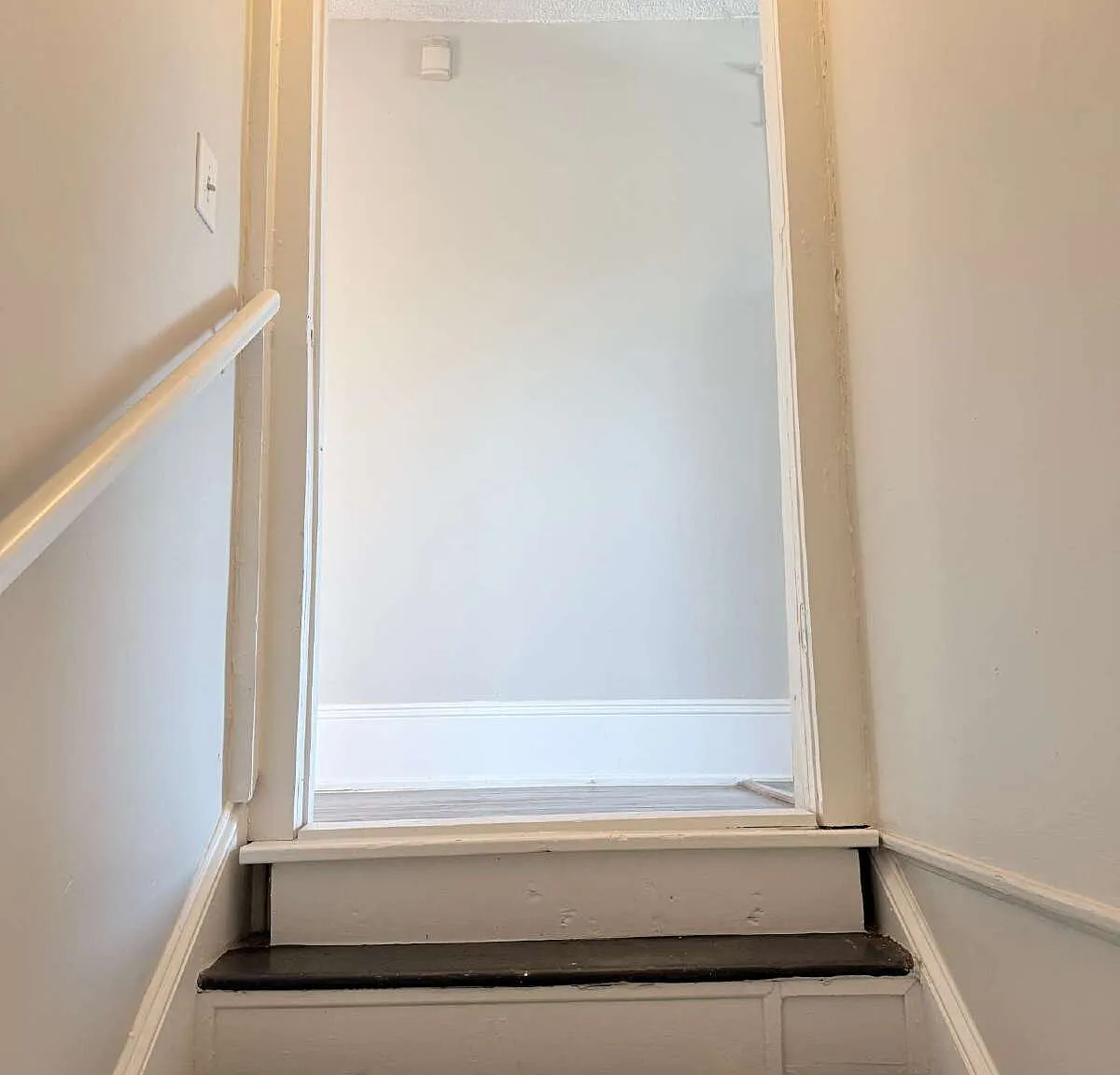 2 bed, 1.0 bath, $1,100 — Photo 2