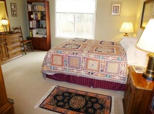 13 Crofton Rd, Oswego, IL 60543