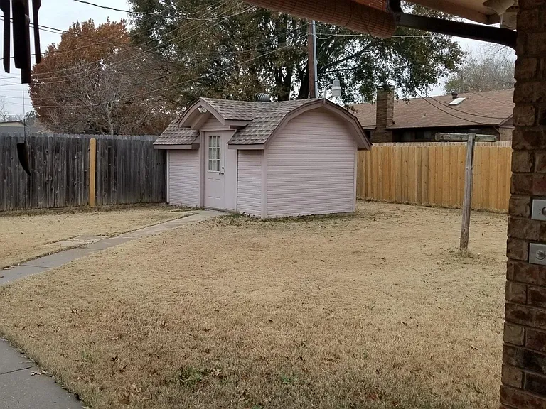 624 Cleveland St — Photo 16